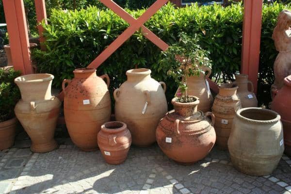 Skulpturen und Vasen zum Verkauf bei Enzo Giardino