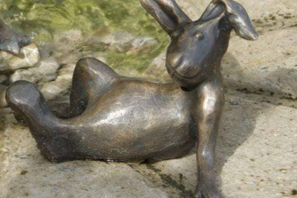 Hasen Gartenfigur aus Bronze