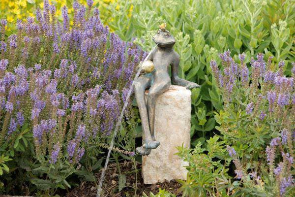 Frosch Figur mit Krone für eigenen Garten