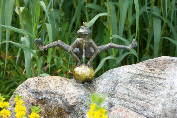 Lustige Frosch Figur für eigenen Garten
